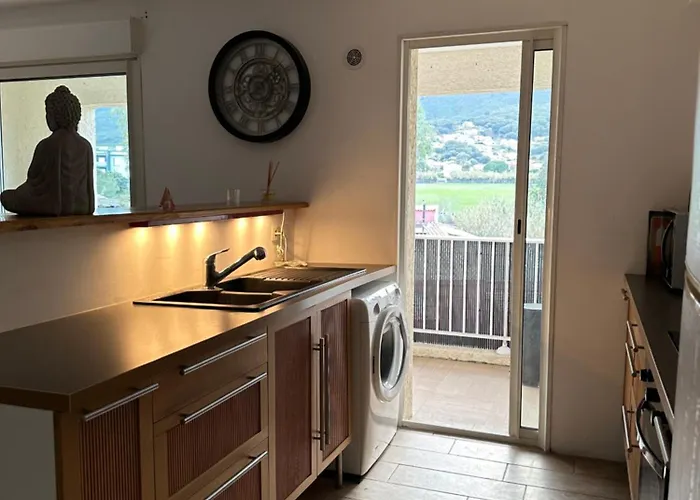 T2 - Vue Montagne Biguglia (Corsica)